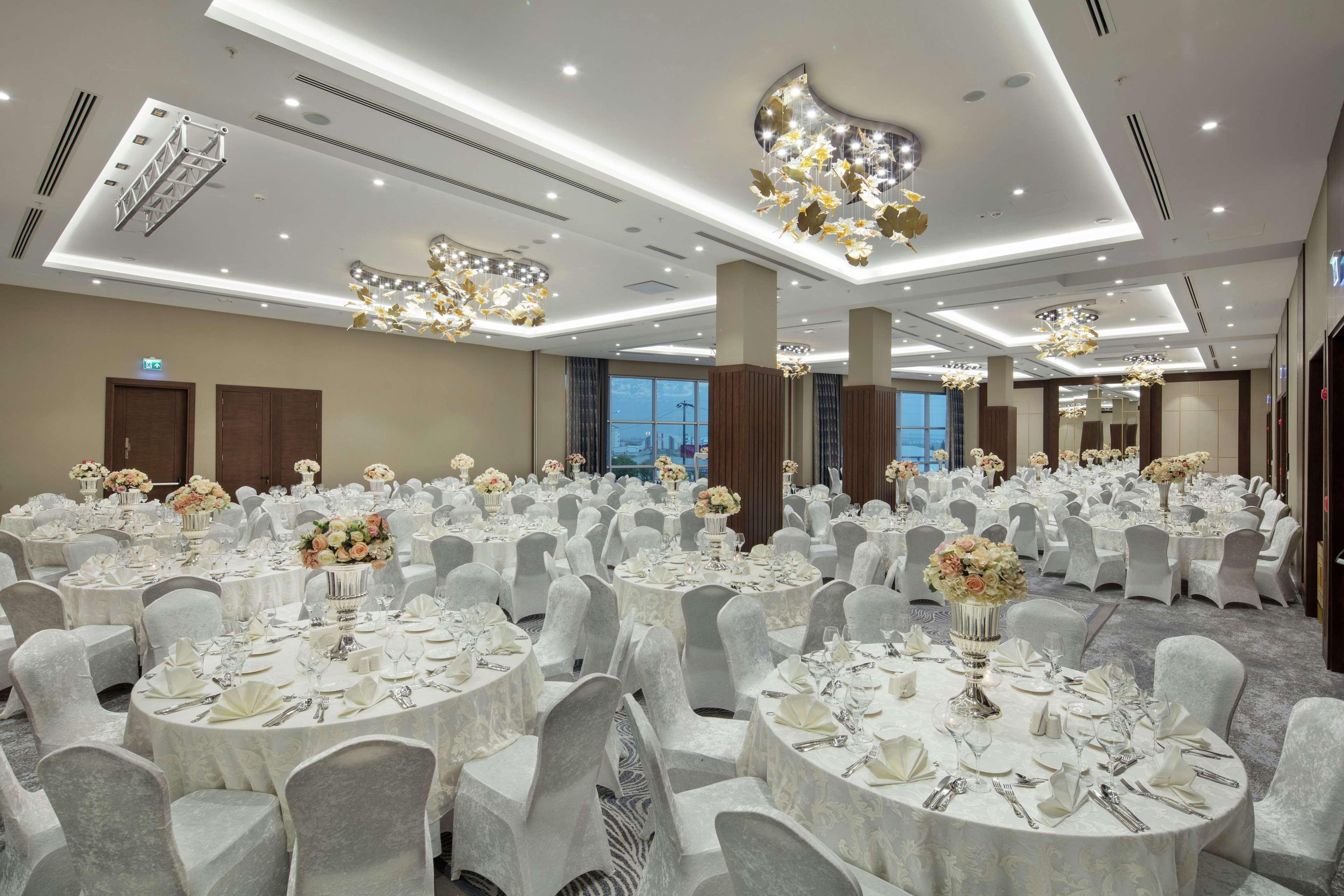 Hotel Doubletree By Hilton Afyonkarahisar Esterno foto